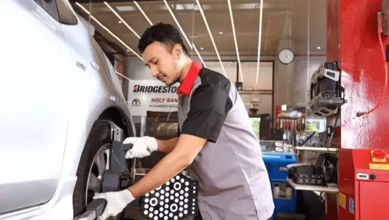 6 Tips Periksa Ban Mobil Aman