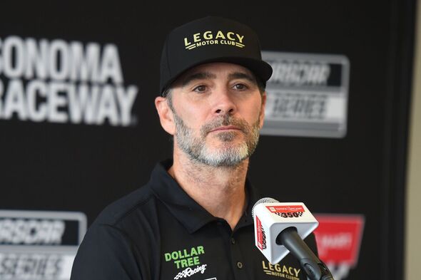 Dukungan Raksasa untuk Debut Jimmie Johnson di Truck Series